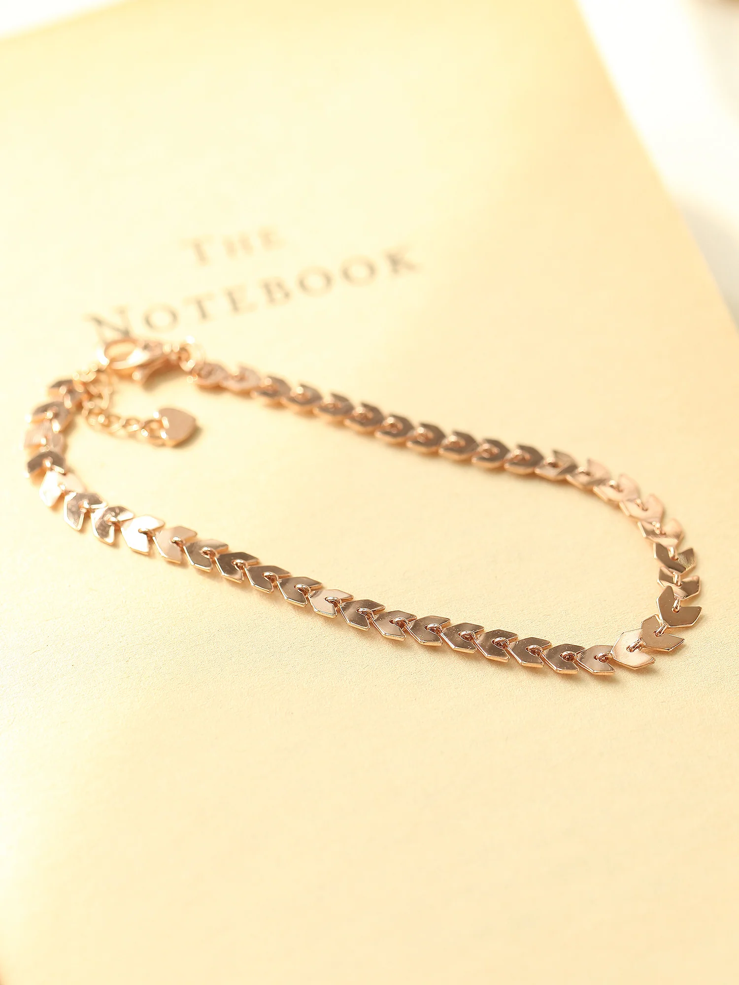 14K 18K Gold Bay Leaf Bracelet - Image 4