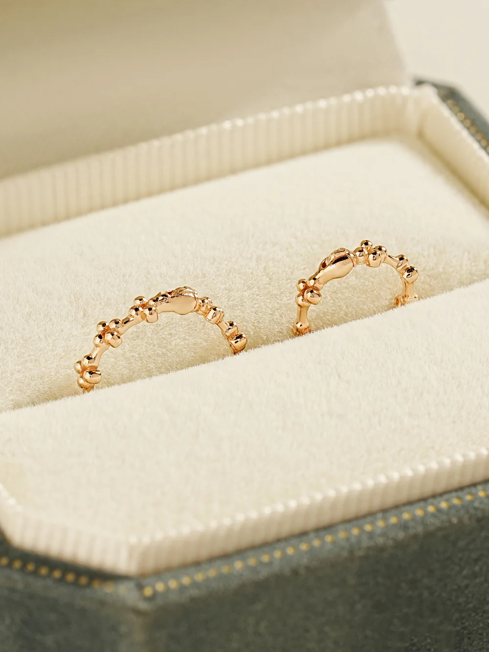 14K 18K Bubble Clover Cartilage Hoop Earring - Image 9