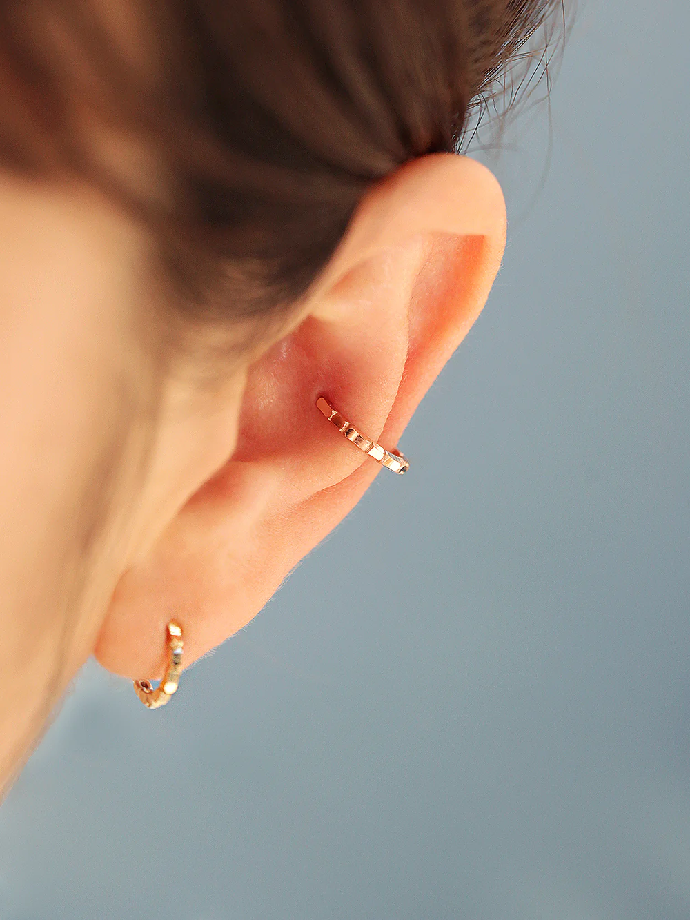 14K Gold Carving Cutting Hoop Earring - Image 6