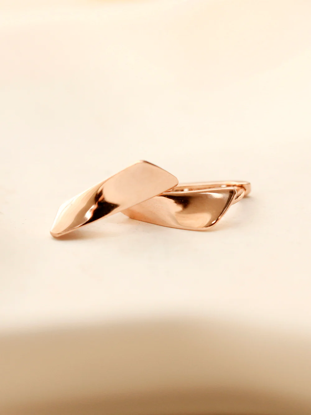 14K 18K Gold 3D Rhombus Cartilage Hoop Earring - Image 9