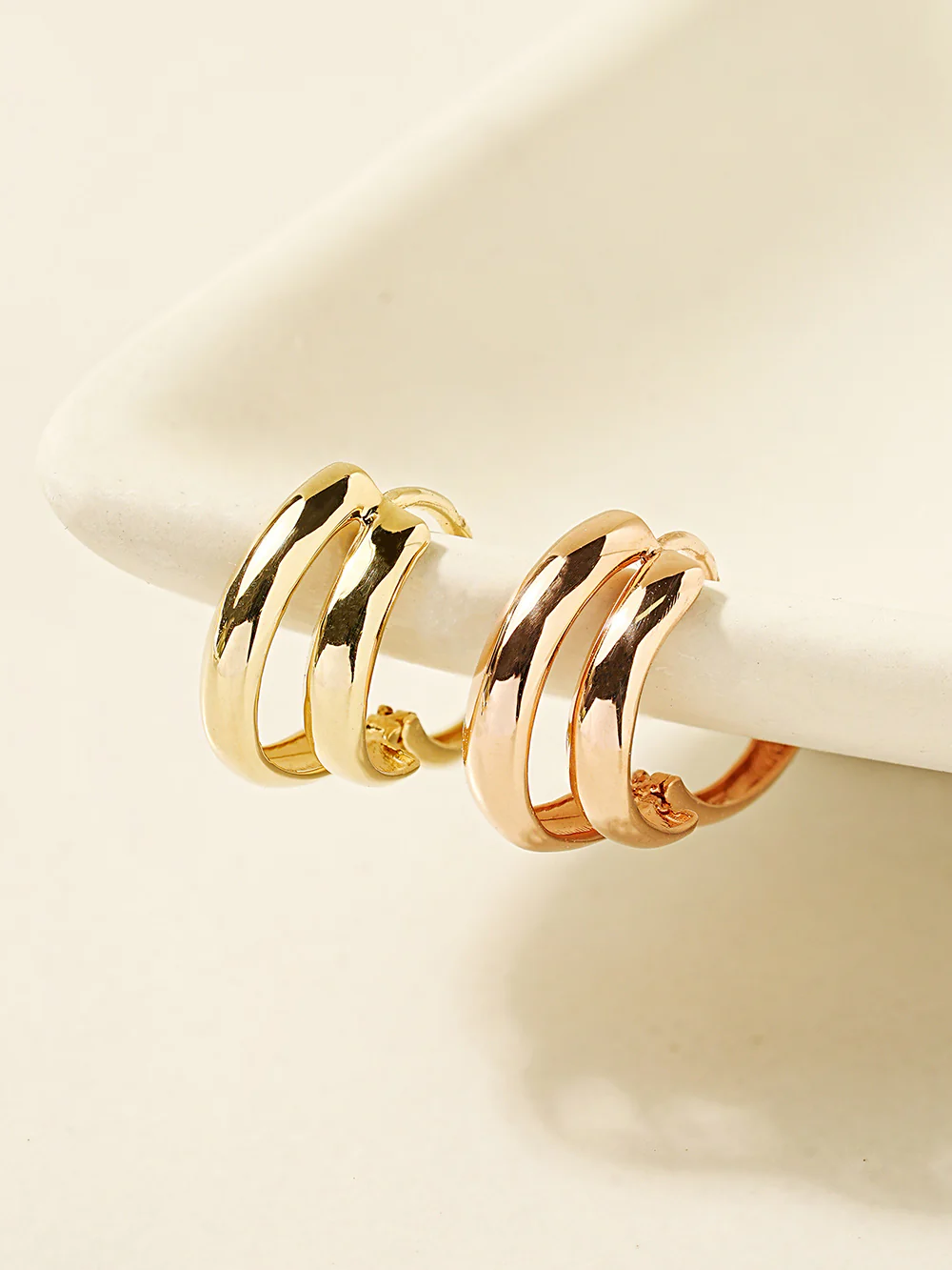 14K 18K Gold Bold Two Lines Cartilage Hoop Earring - Image 5