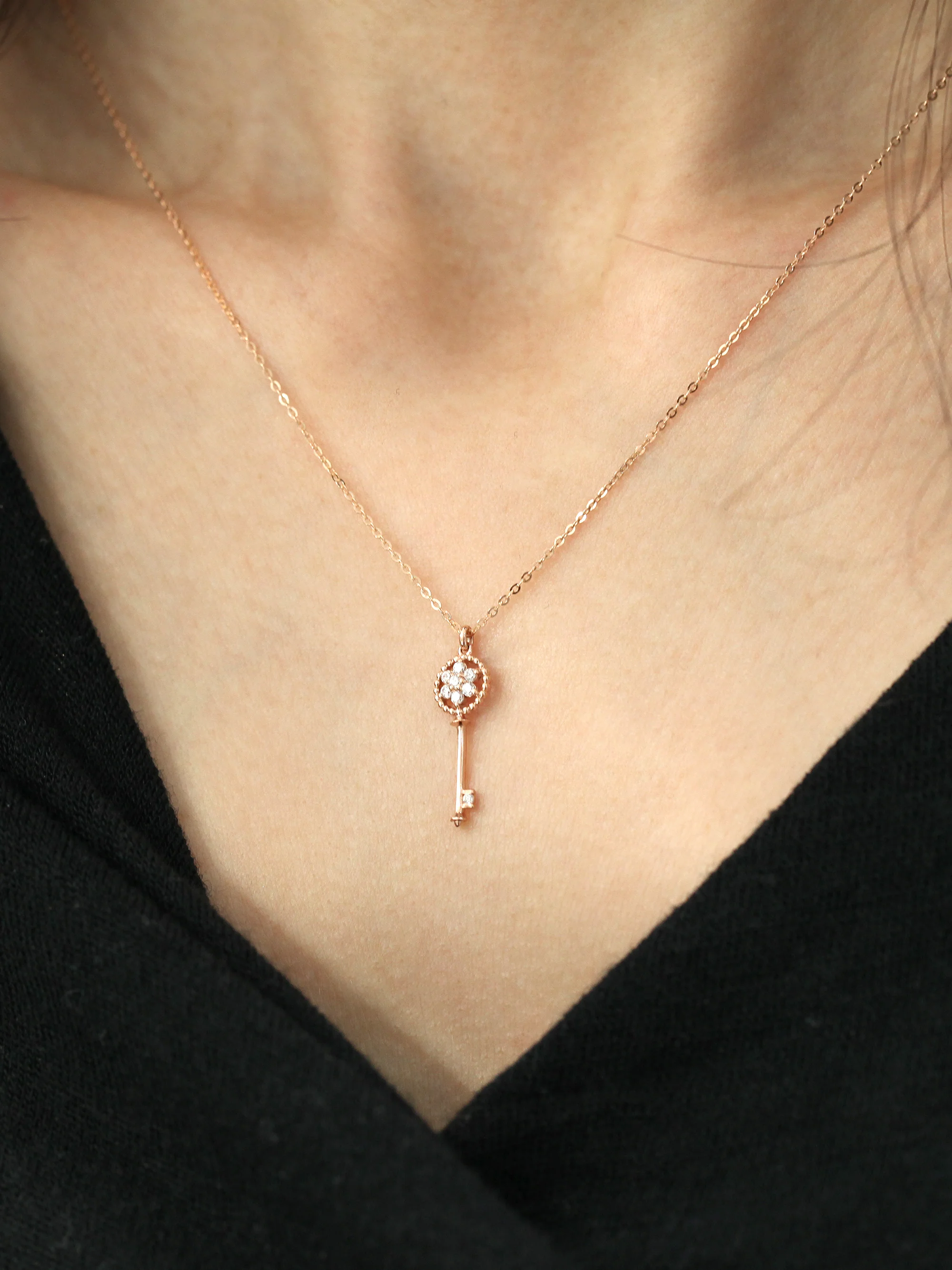 14K 18K Gold Flower Key Necklace - Image 6