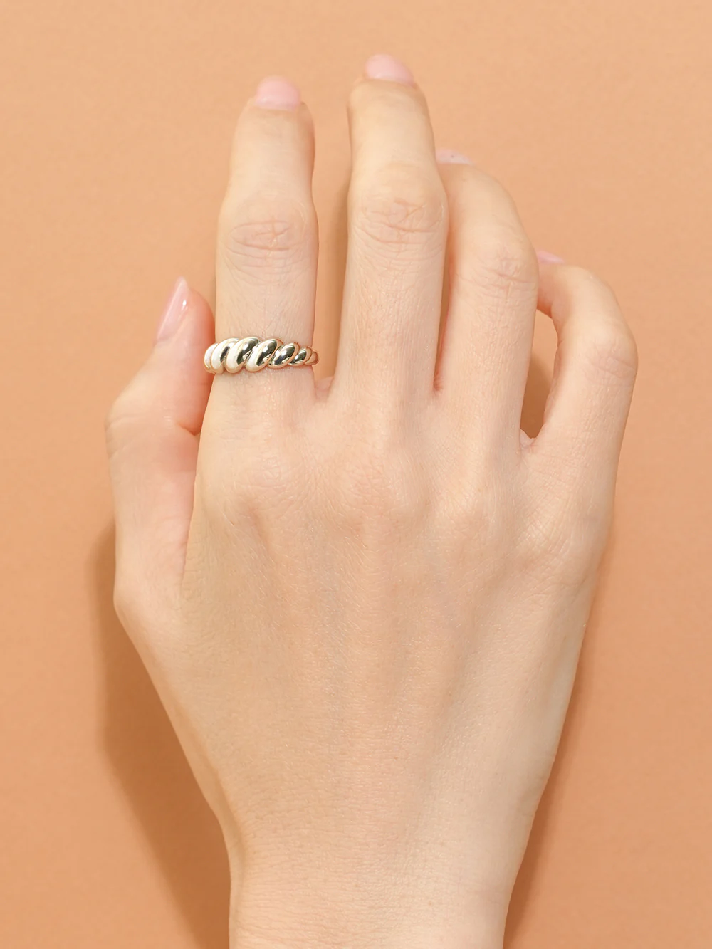 14K 18K Gold Hallow Croissant Ring - Image 3
