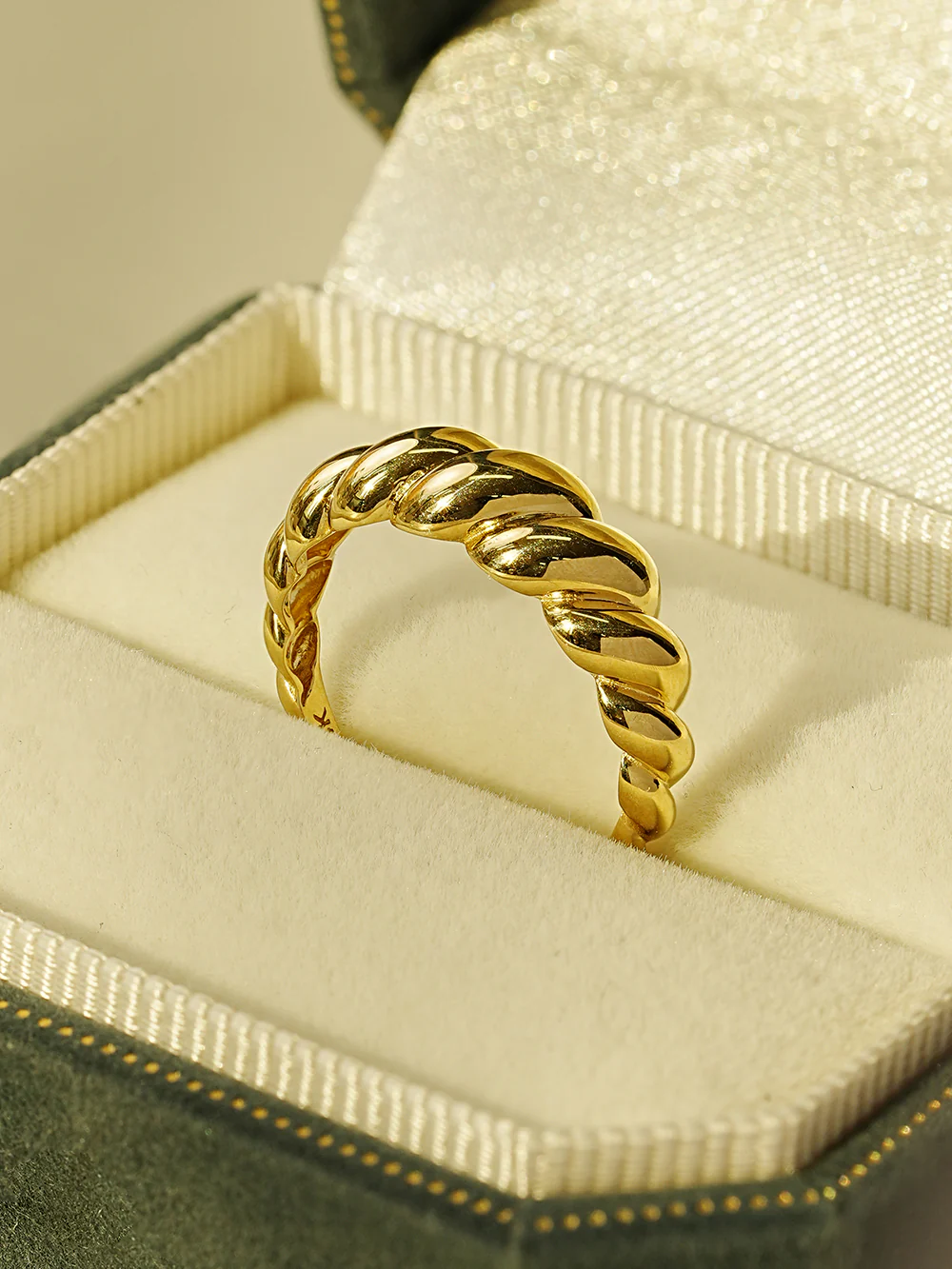 14K 18K Gold Hallow Croissant Ring - Image 4