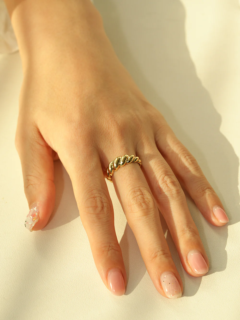 14K 18K Gold Hallow Croissant Ring - Image 5