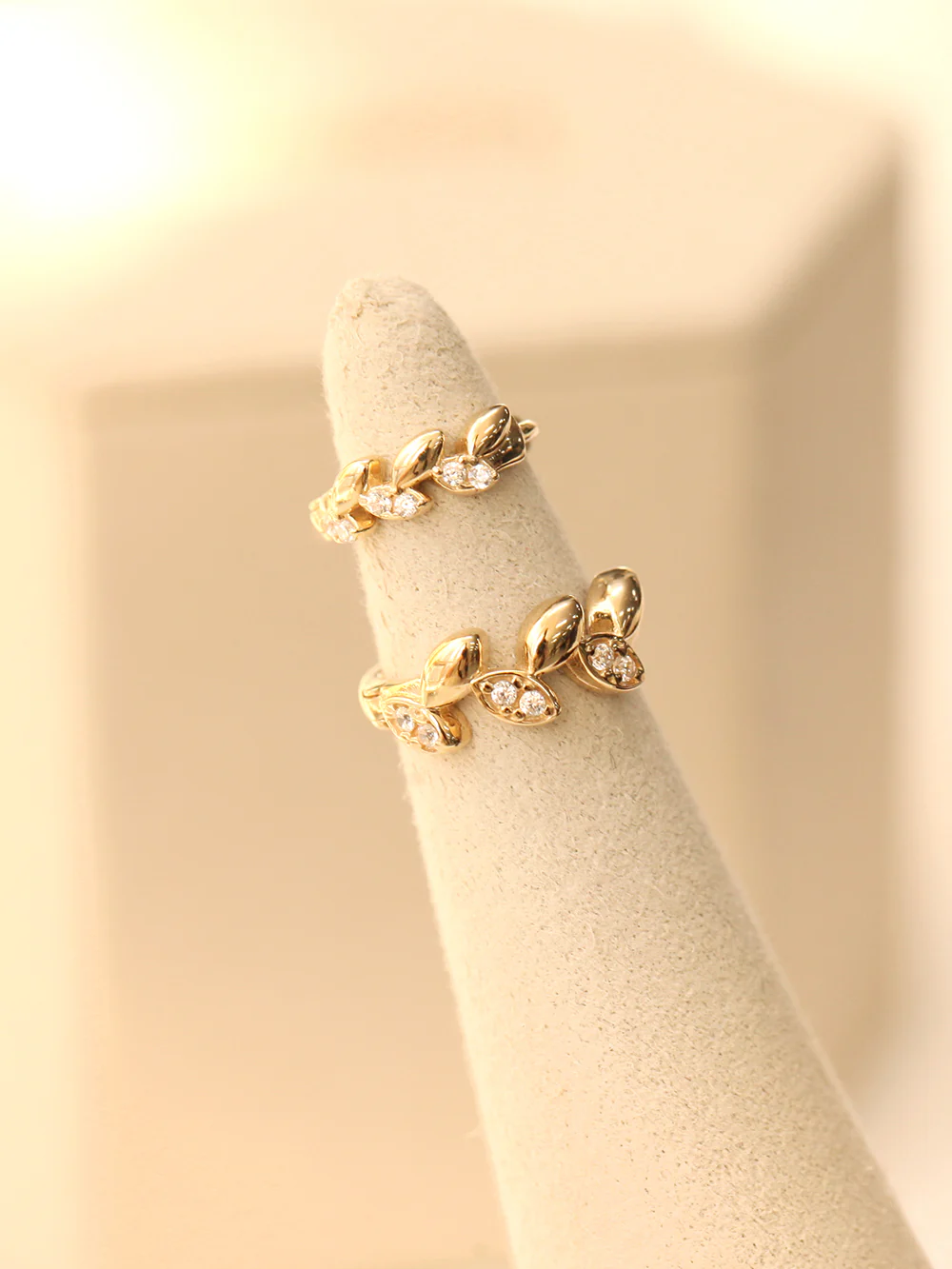 14K 18K Gold Laurel Leaf Cubic Cartilage Hoop Earring - Image 5