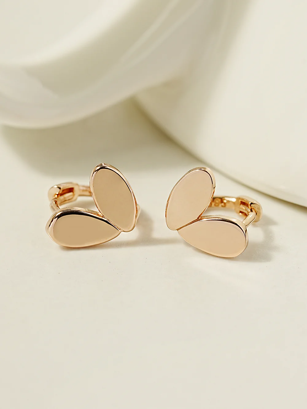 14K 18K Gold Leaf Heart Cartilage Hoop Earring - Image 6