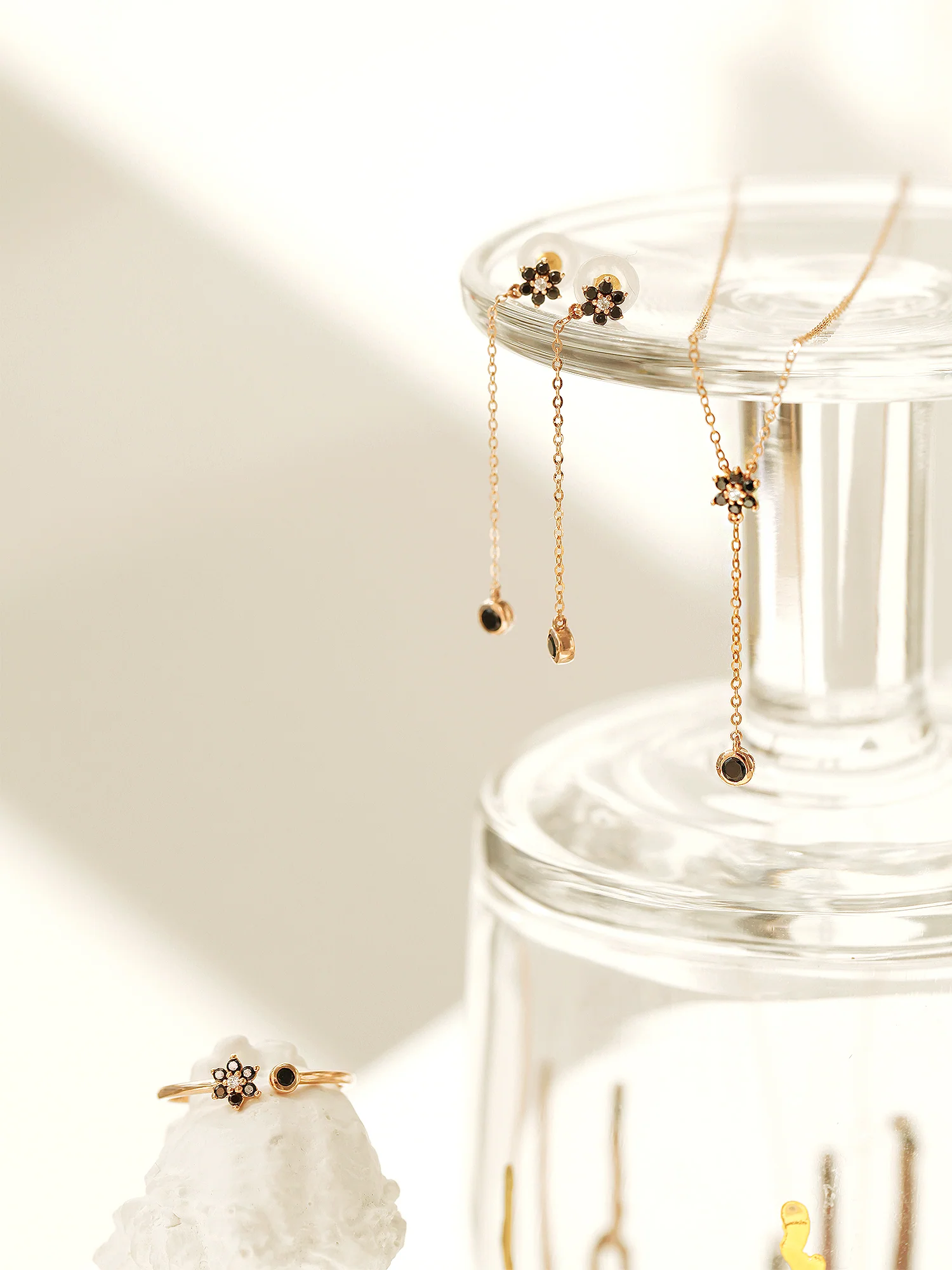 14K 18K Gold Lovely Flower Y Necklace - Image 5