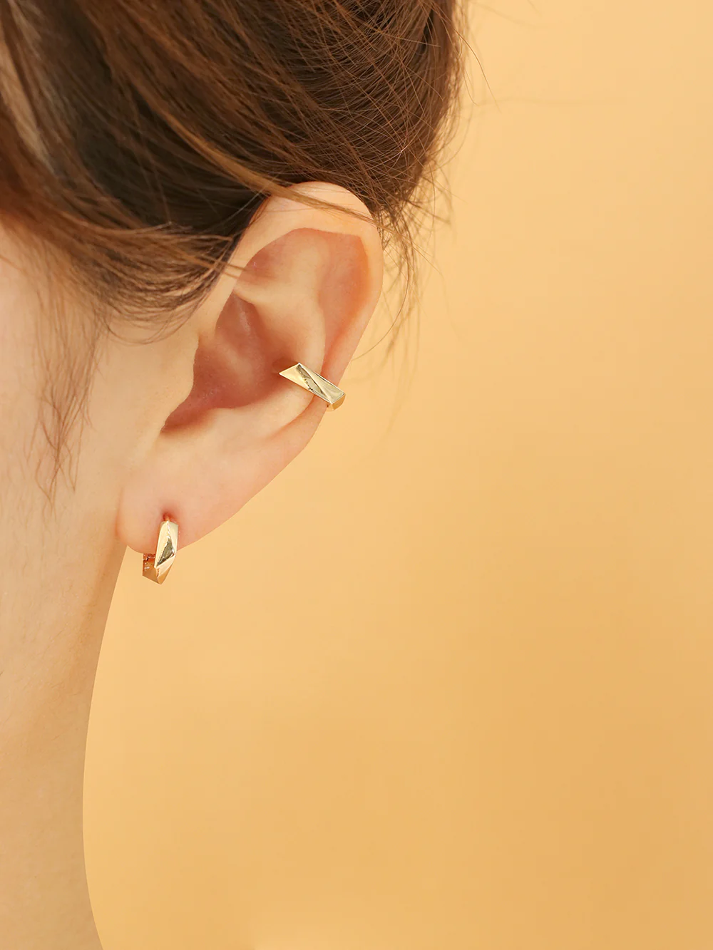 14K 18K Gold Modern Cutting Cartilage Hoop Earring - Image 4