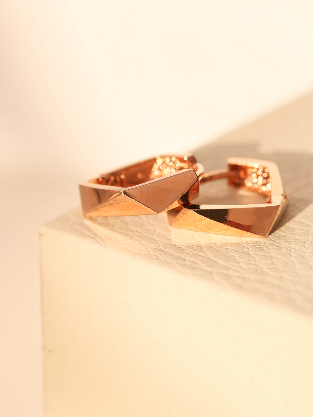 14K 18K Gold Modern Cutting Cartilage Hoop Earring - Image 5