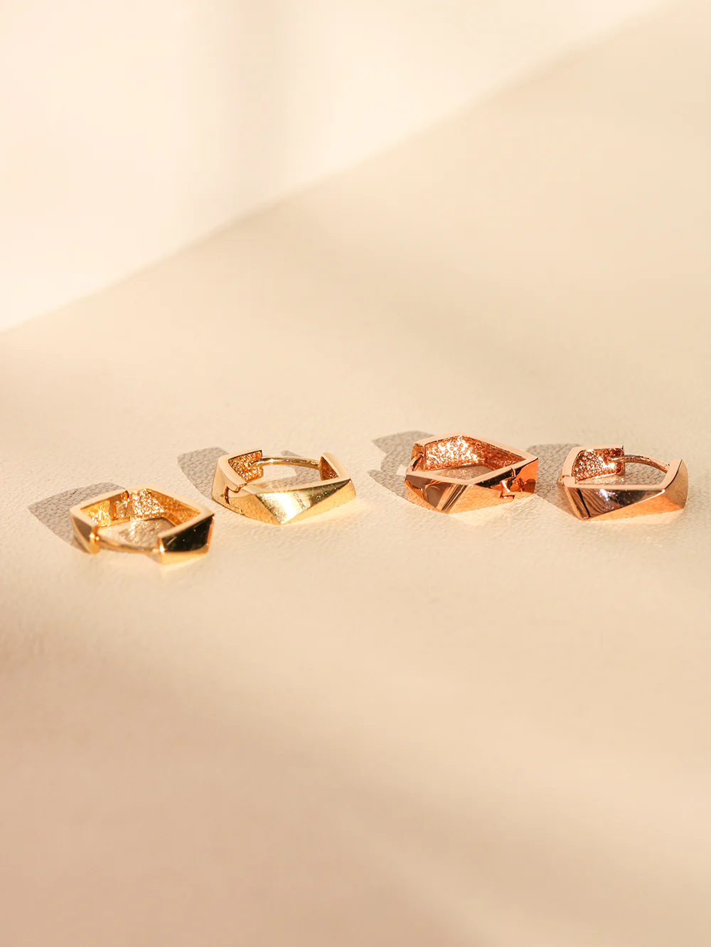 14K 18K Gold Modern Cutting Cartilage Hoop Earring - Image 7