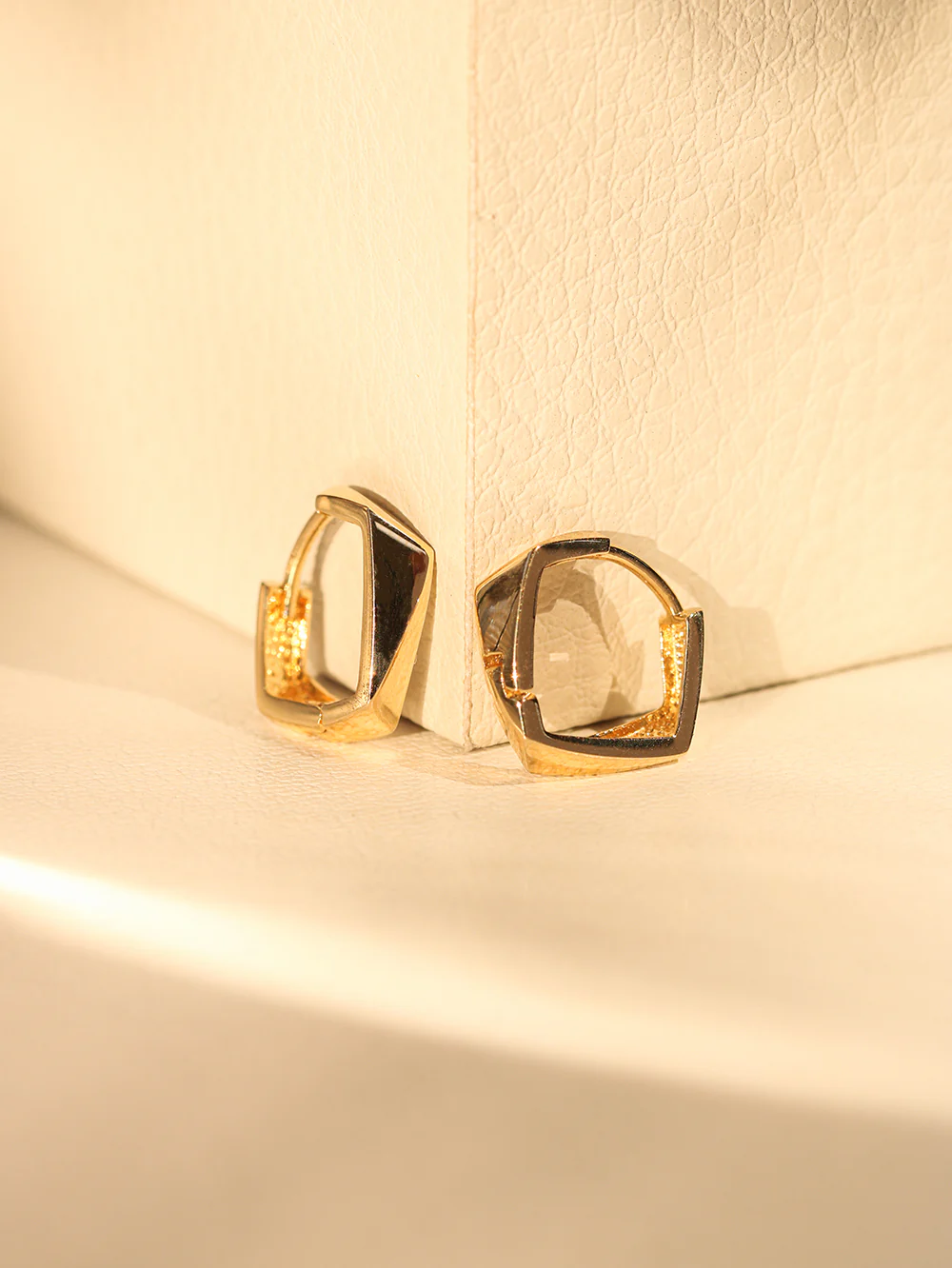 14K 18K Gold Modern Cutting Cartilage Hoop Earring - Image 9