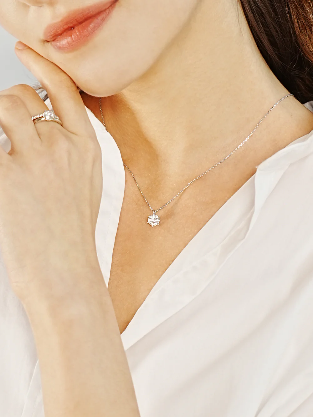 14K 18K Gold Moissanite Crown Necklace - Image 4