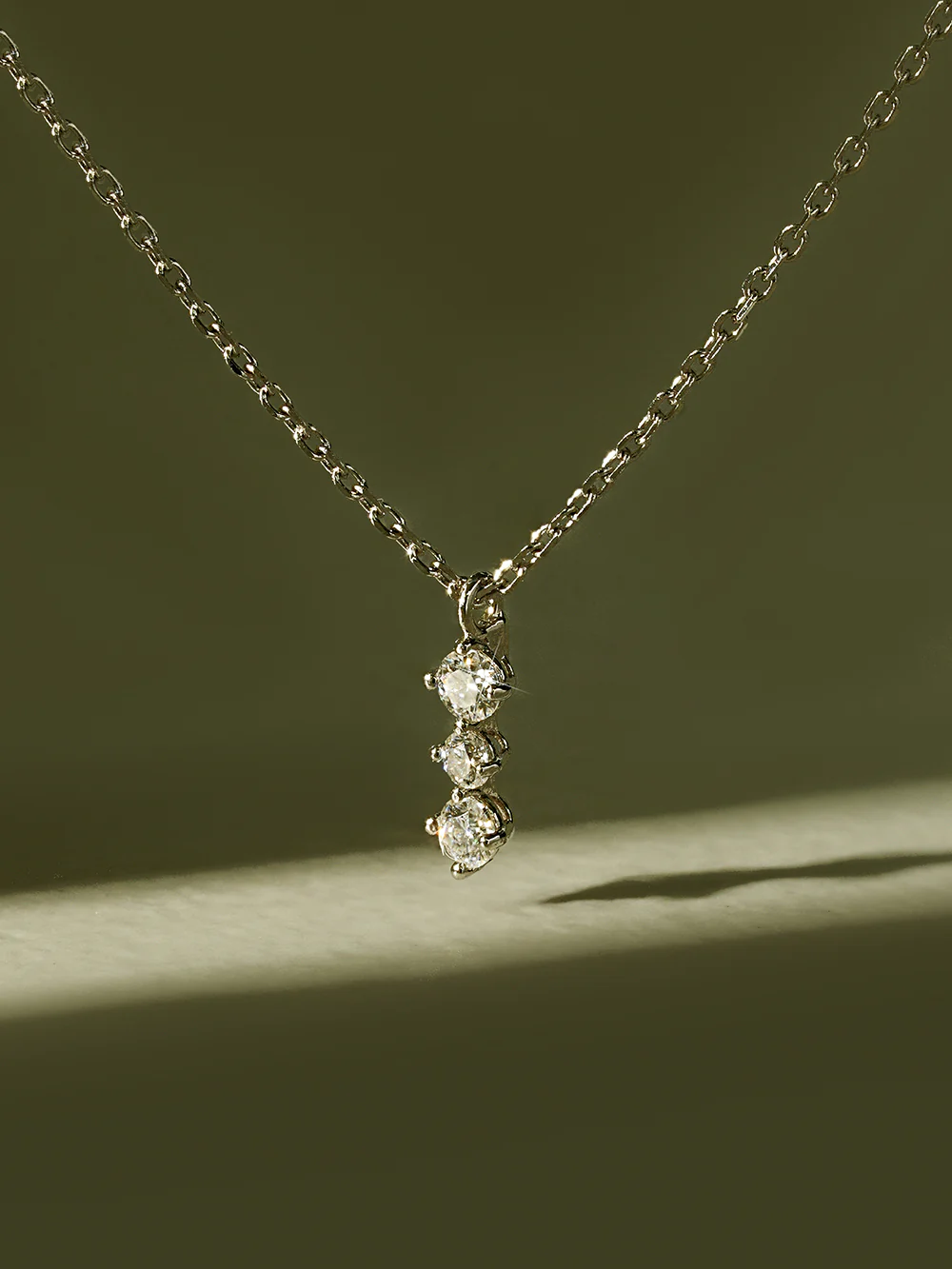 14K 18K Gold Moissanite Moissanite Radi Bar Necklace
