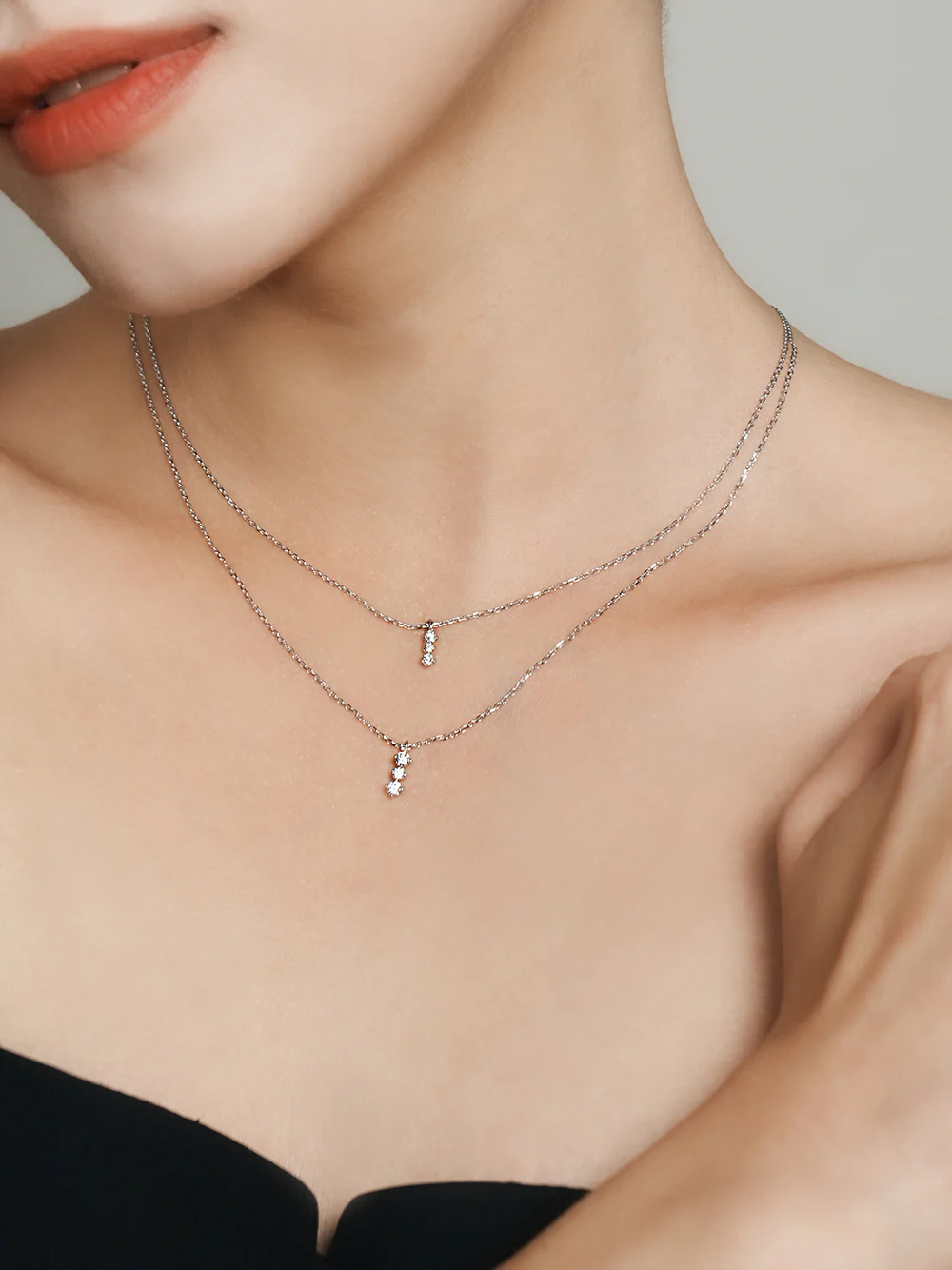 14K 18K Gold Moissanite Moissanite Radi Bar Necklace - Image 4