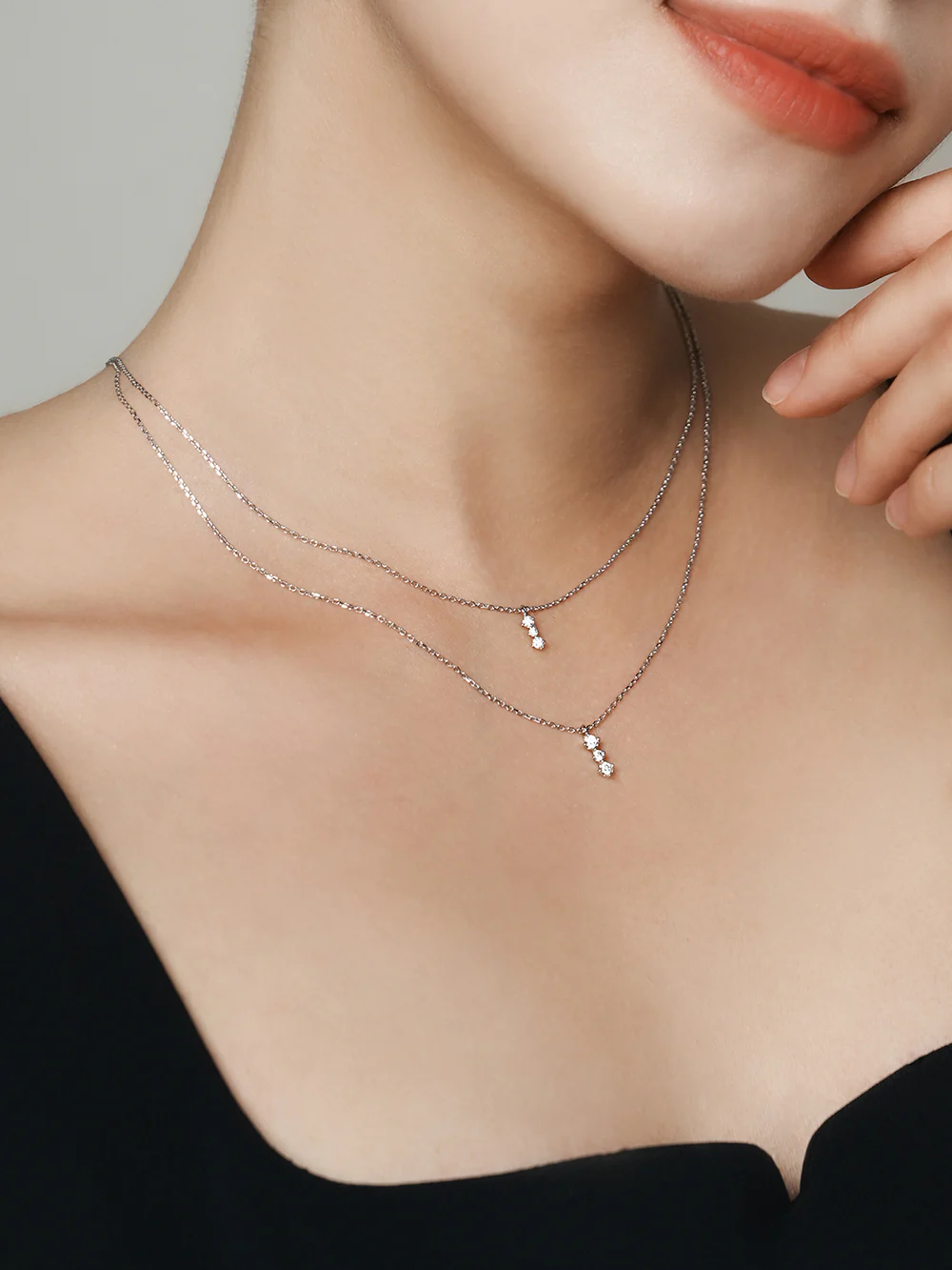 14K 18K Gold Moissanite Moissanite Radi Bar Necklace - Image 6