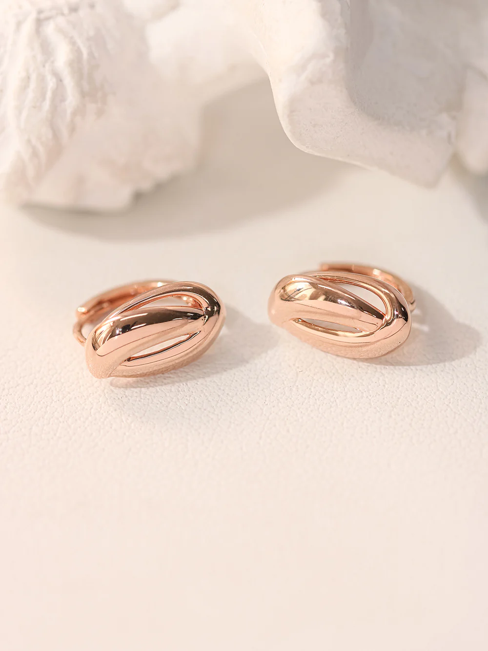 14K 18K Gold Soft Oval Cartilage Hoop Earring - Image 3