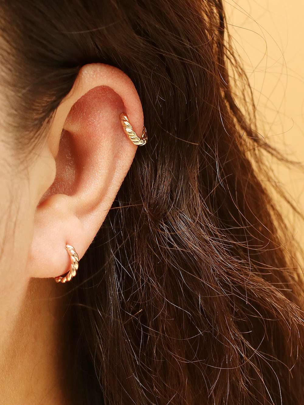14K 18K Gold Twist Cutting Cartilage Hoop Earring - Image 5