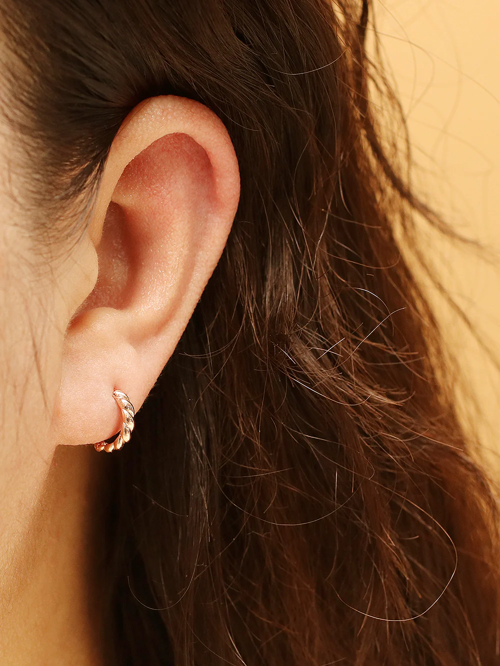 14K 18K Gold Twist Cutting Cartilage Hoop Earring - Image 7
