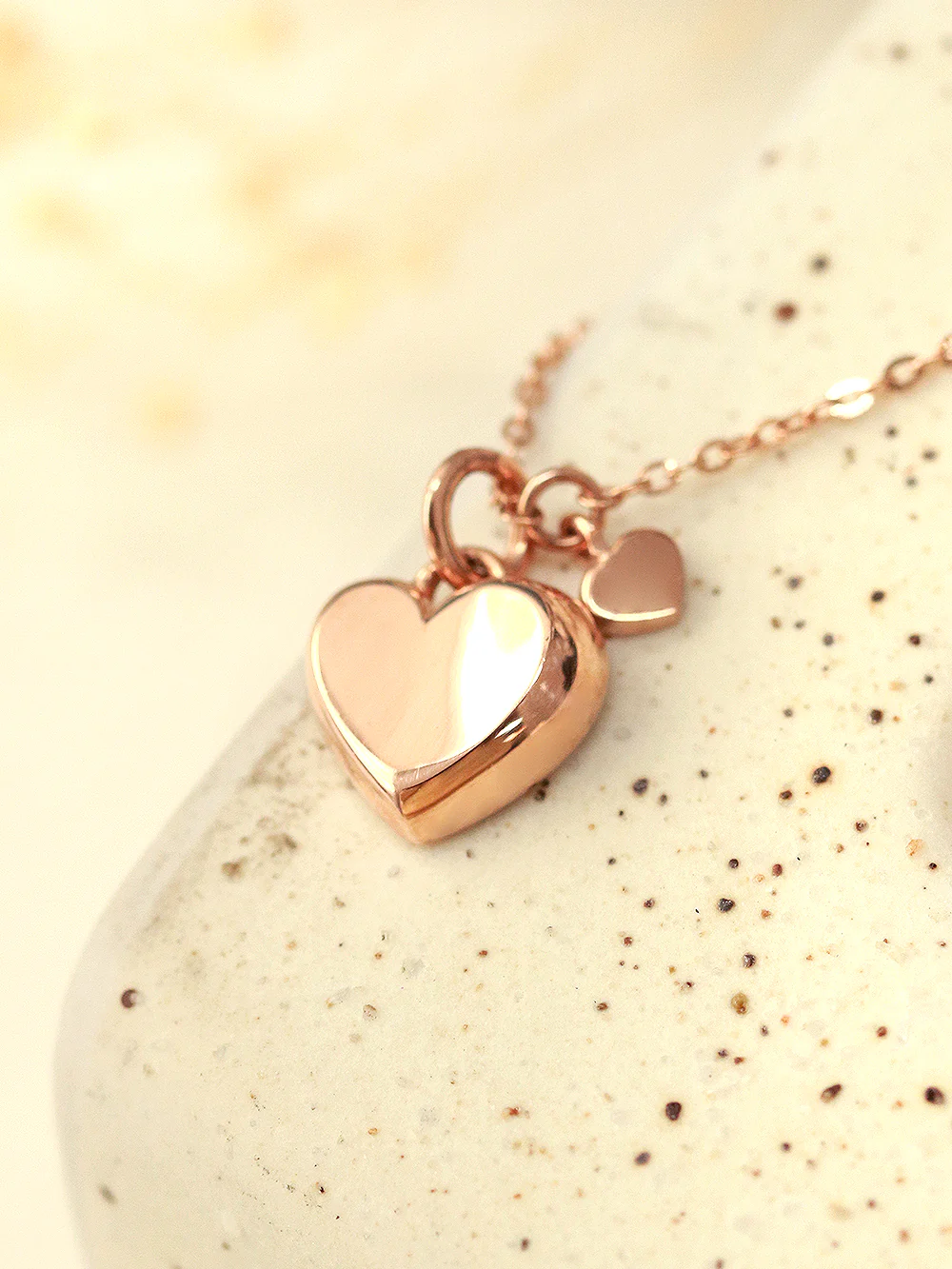 14K 18K Gold Volume Heart Necklace - Image 5