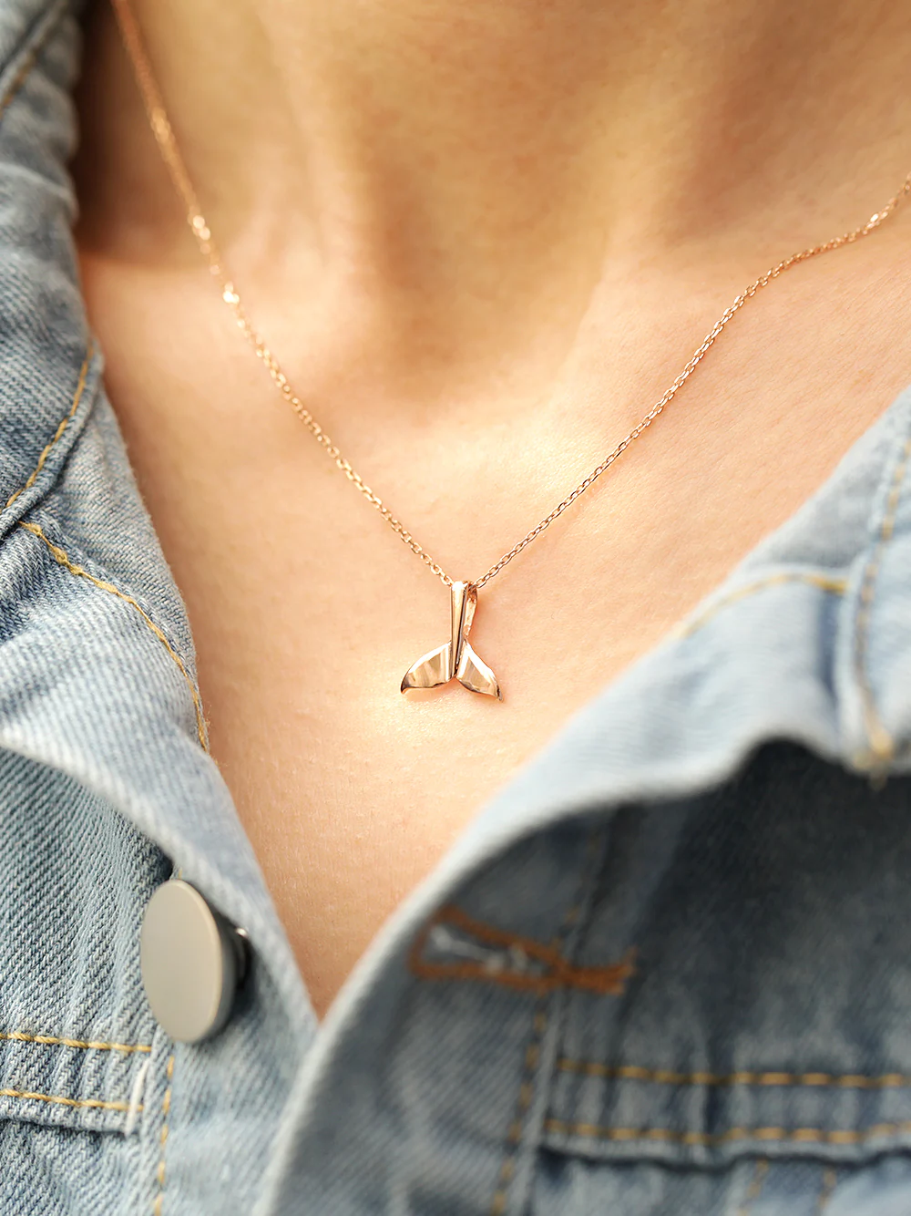 14K 18K Gold Whale Tail Necklace - Image 3