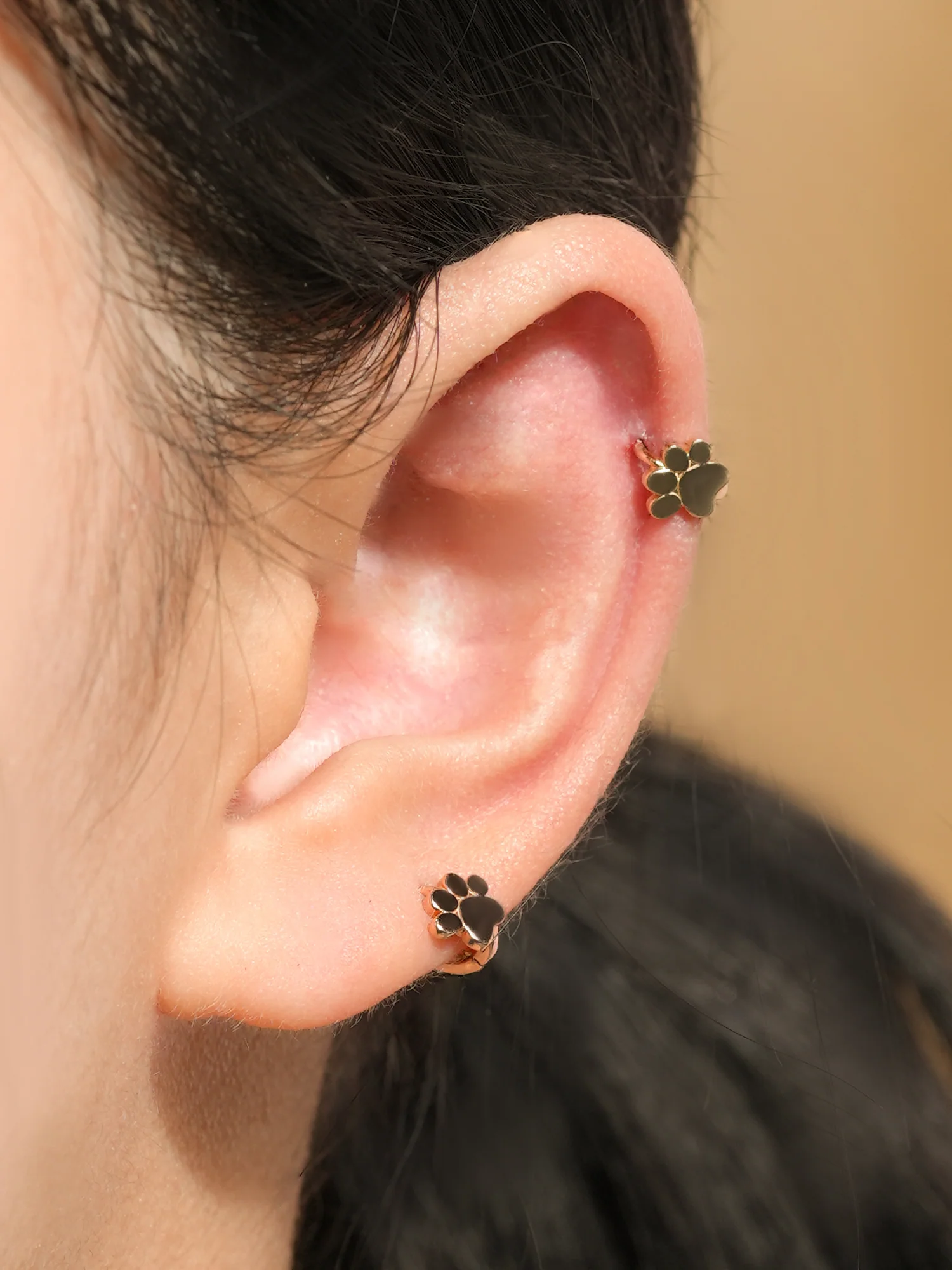 14K 18K Jelly Paw Cartilage Hoop Earring - Image 4