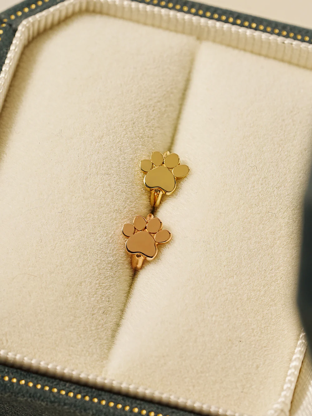 14K 18K Jelly Paw Cartilage Hoop Earring - Image 9