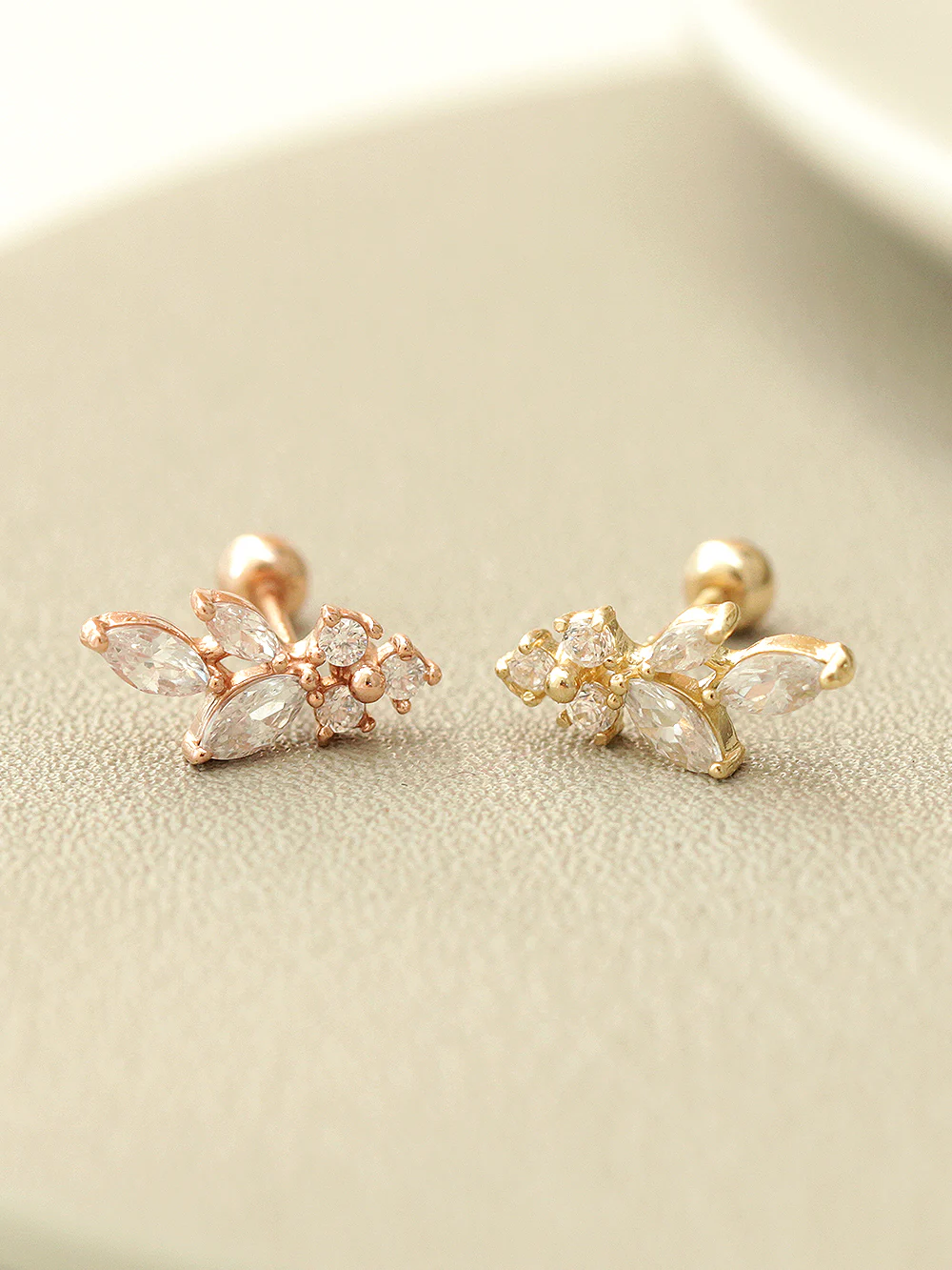 14K Gold Bling Cubic Leaf Cartilage Earring 20G - Image 8