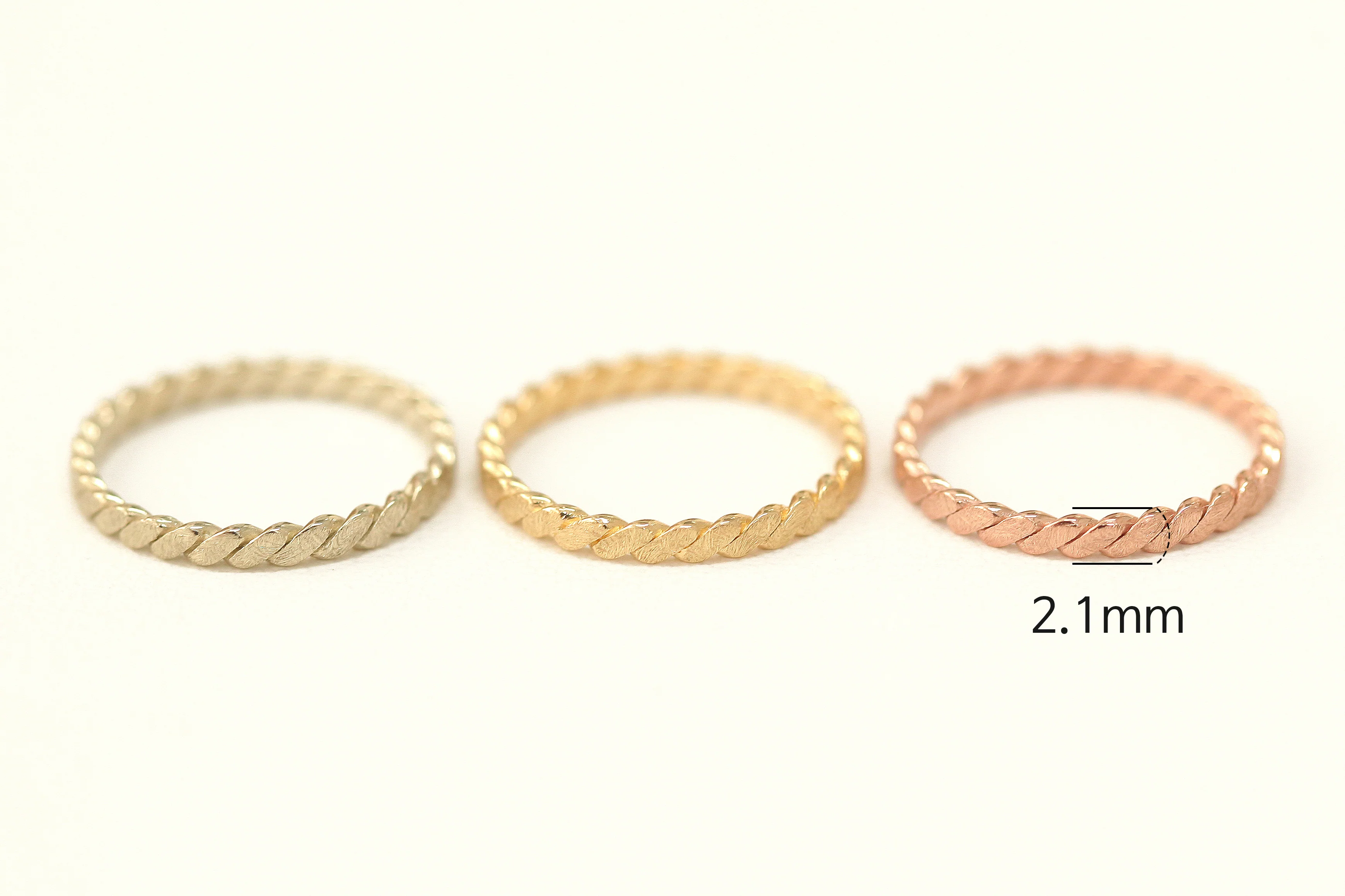 14K Gold Brushed Twist Ring - Image 10