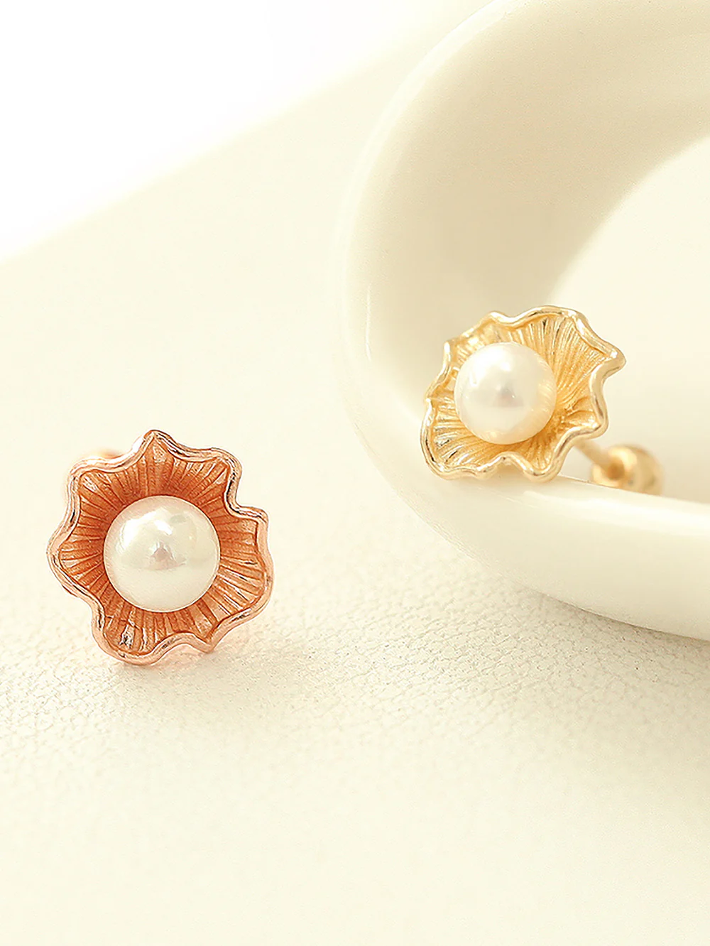 14K Gold Clam with Pearls Cartilage Earring 20G