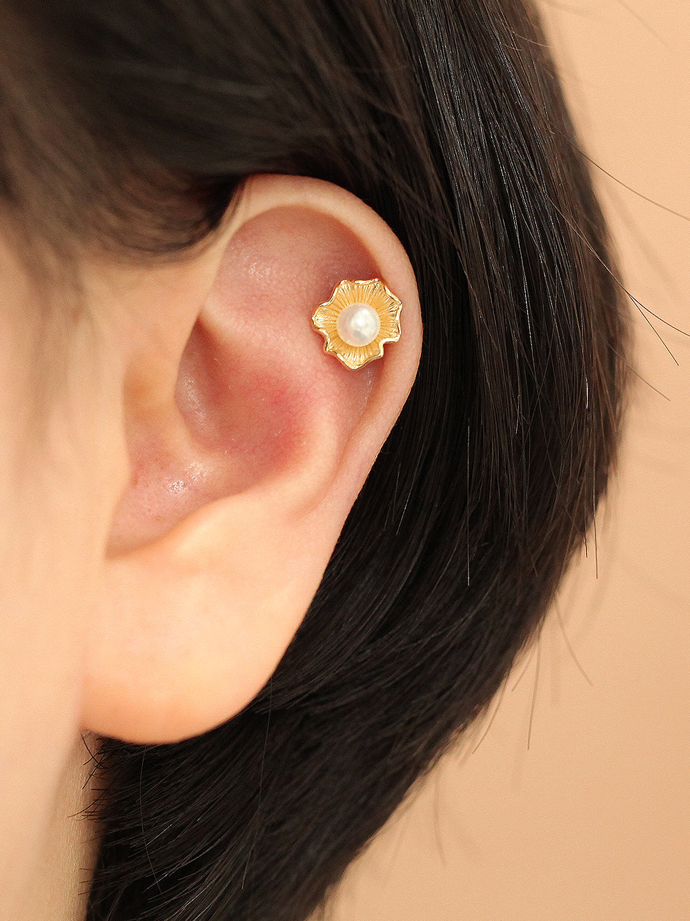 14K Gold Clam with Pearls Cartilage Earring 20G - Image 6