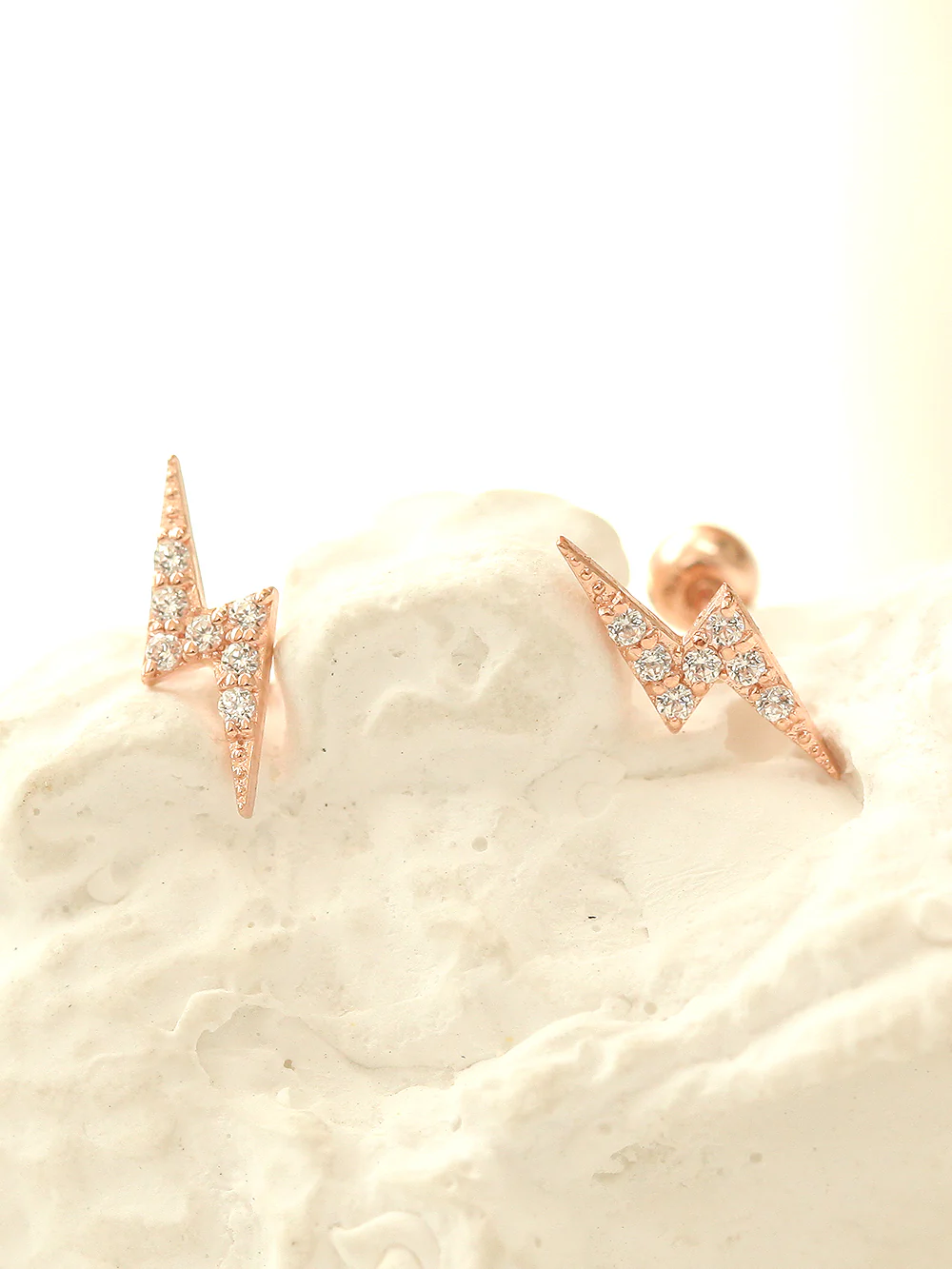 14K gold Cubic Lightning cartilage earring 20g - Image 4