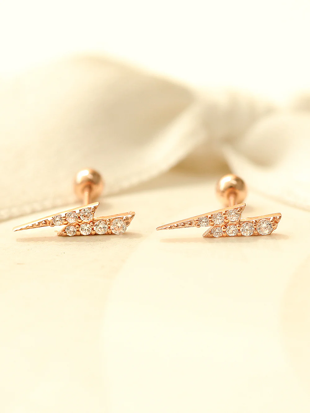 14K gold Cubic Thunder cartilage earring 20g - Image 5