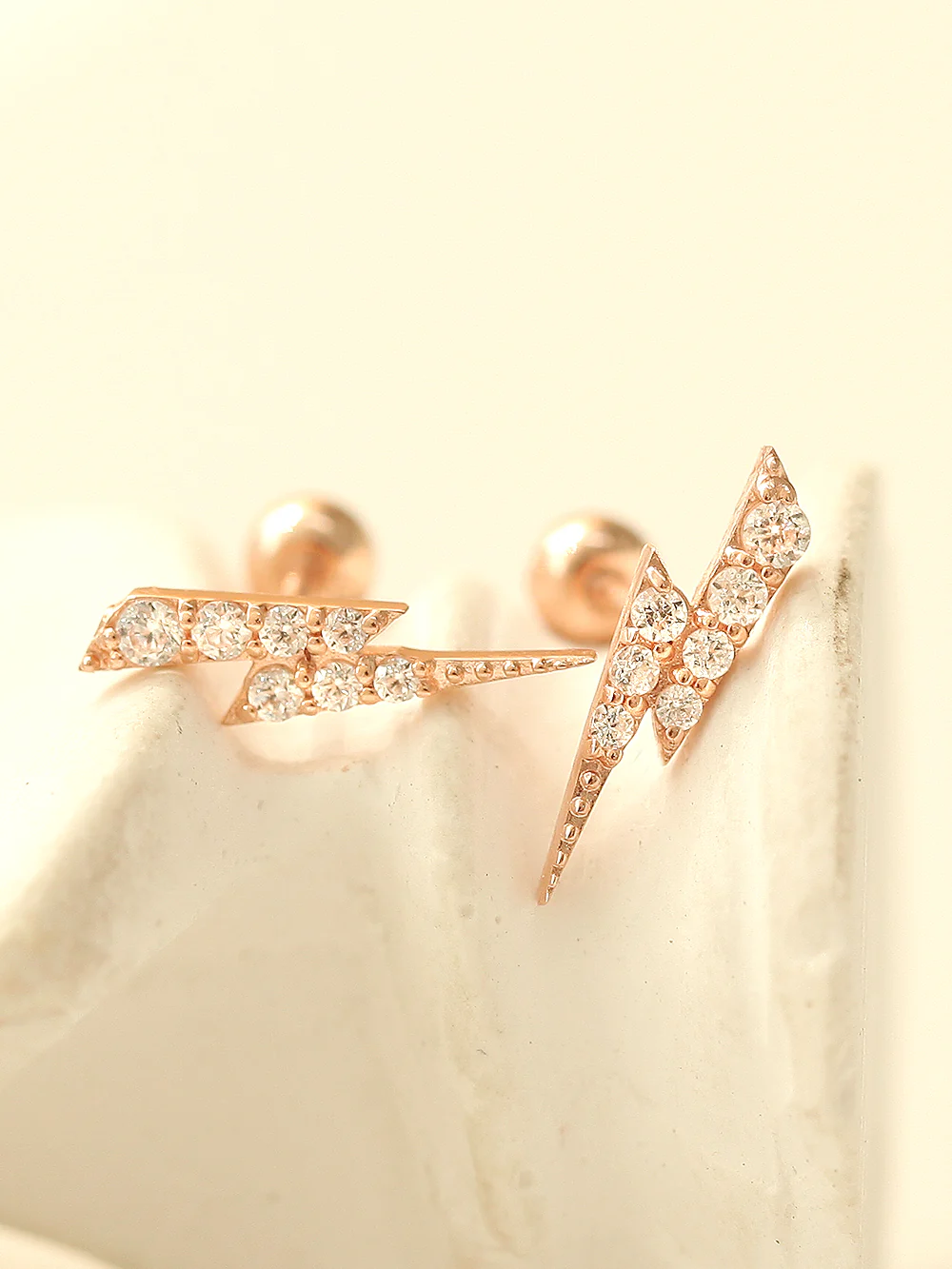 14K gold Cubic Thunder cartilage earring 20g - Image 6