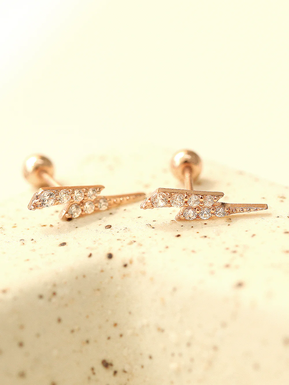 14K gold Cubic Thunder cartilage earring 20g - Image 9
