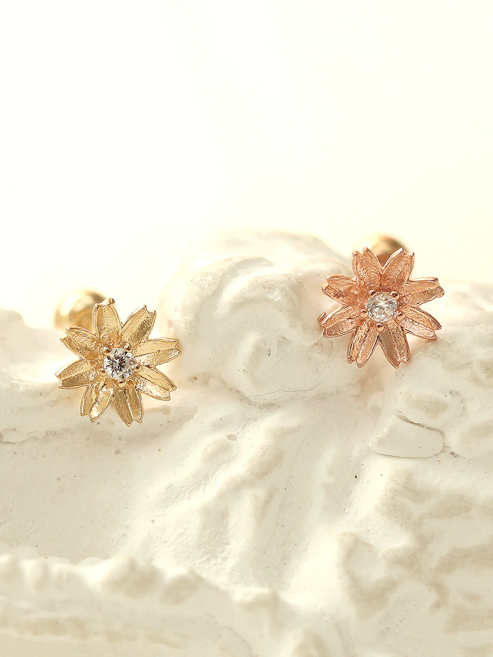 14K gold Flower Cubic cartilage earring 20g - Image 4