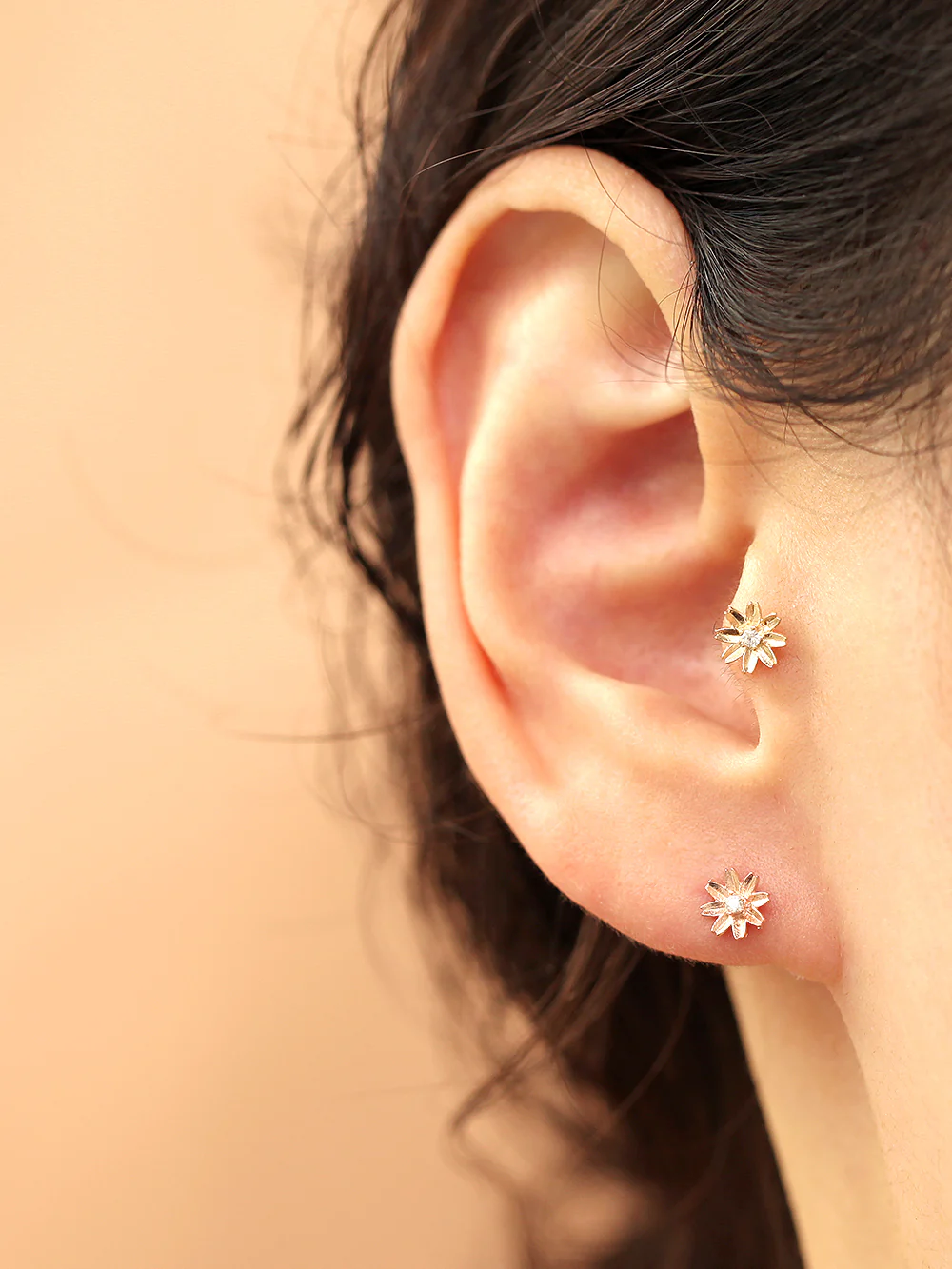 14K gold Flower Cubic cartilage earring 20g - Image 6