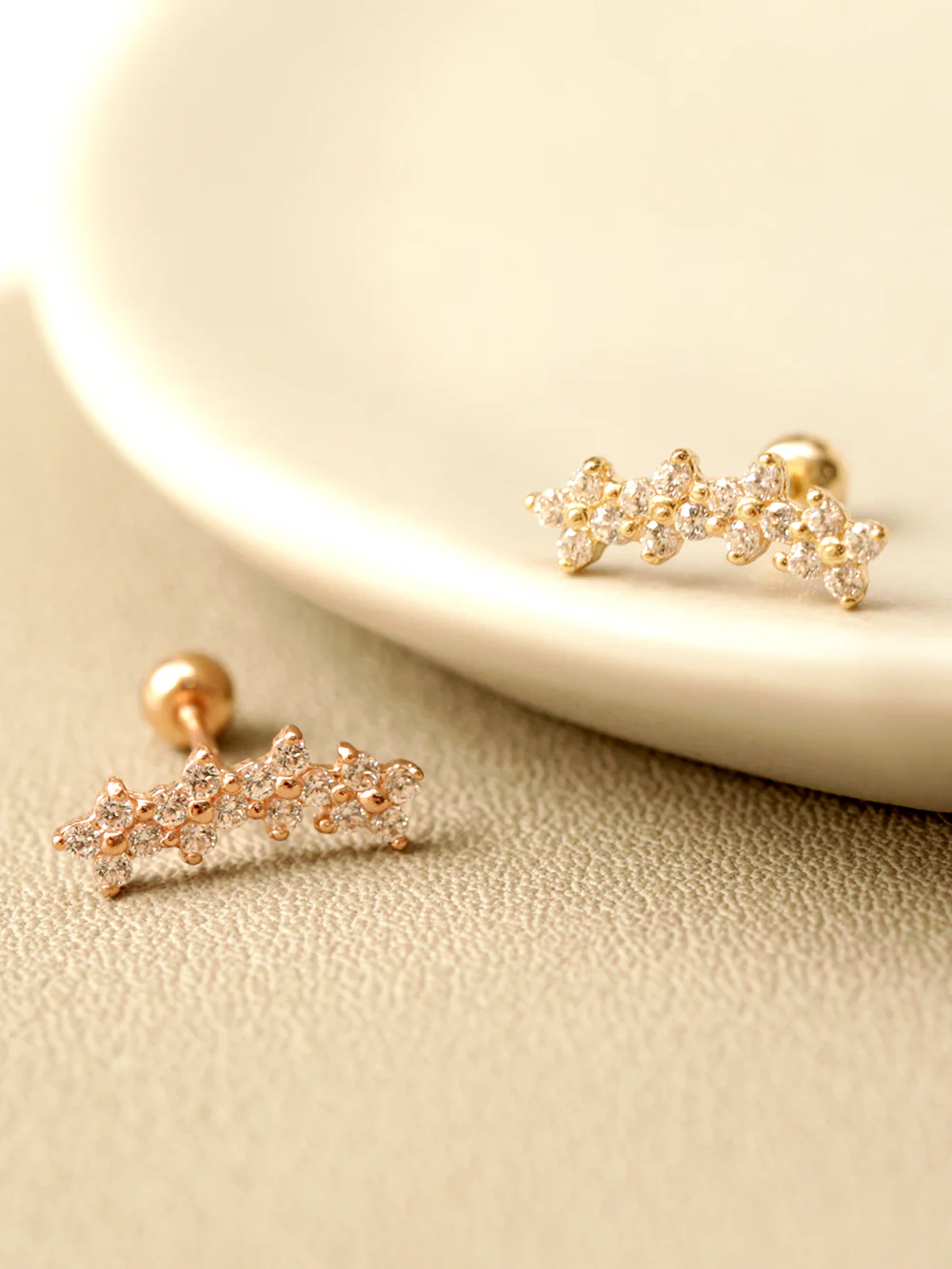 14K Gold Four Flower Cartilage Earring 20G18G16G - Image 3