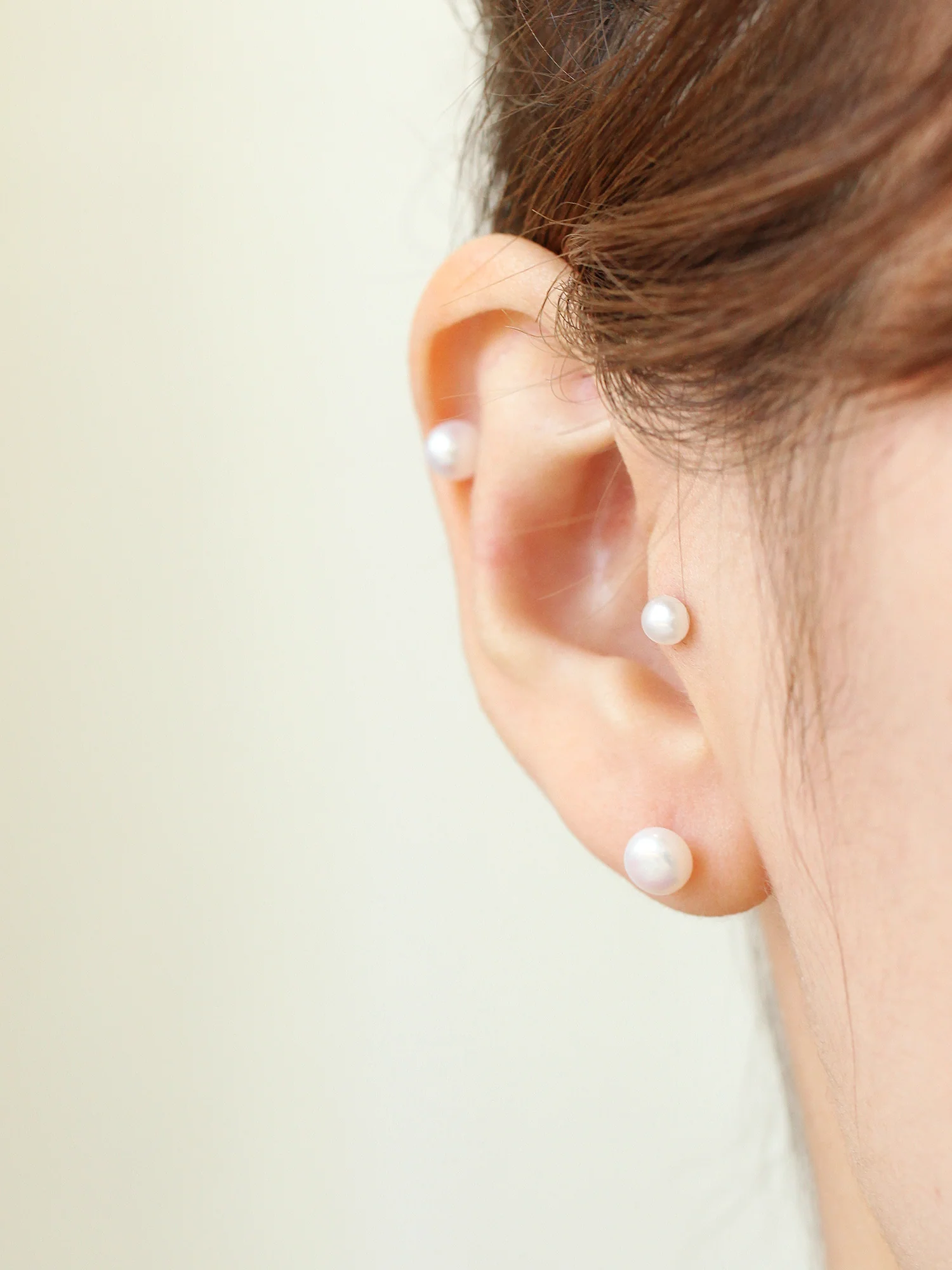 14K Gold Fresh-Water Pearl Cartilage Earring 20G - Image 4