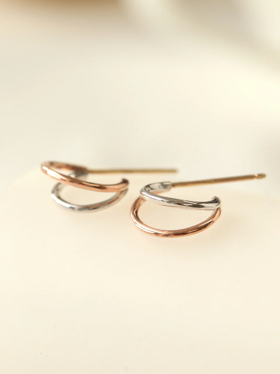 14K Gold 2 Line Circle Hoop Earring - Image 4