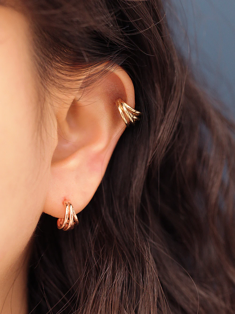 14K Gold 4 Line Cartilage Earring 20G - Image 3