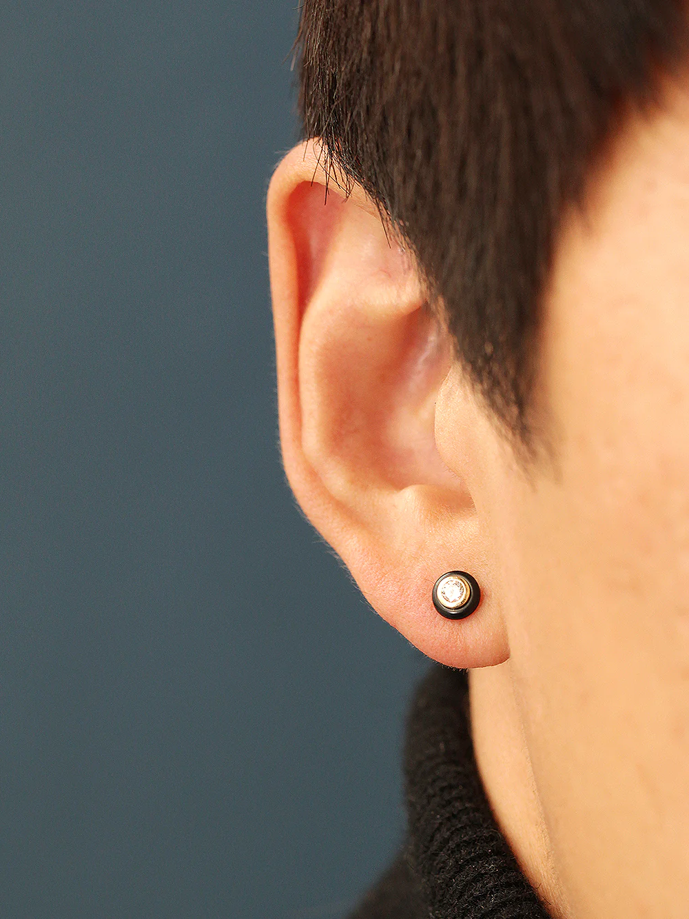 14K Gold Black and Gold Cartilage Earring 20G - Image 3