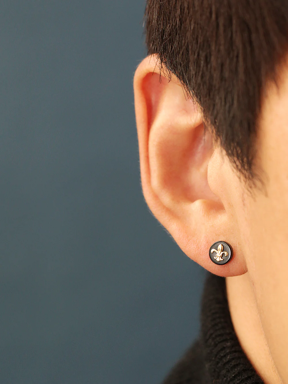 14K Gold Black and Gold Cartilage Earring 20G - Image 7