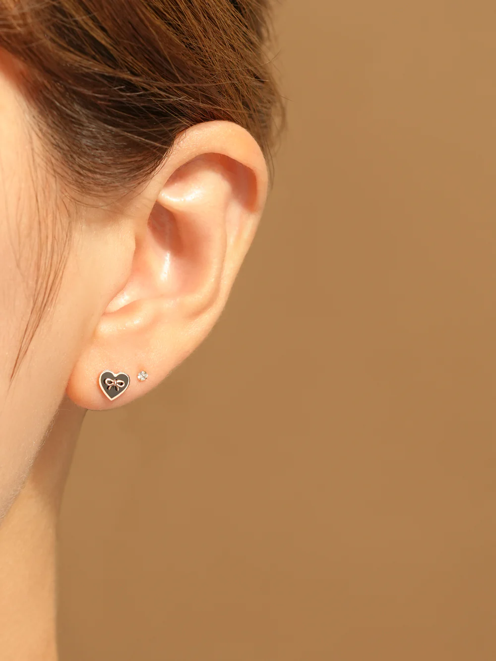 14K Gold Black Heart Ribbon Cartilage Earring 20G - Image 2