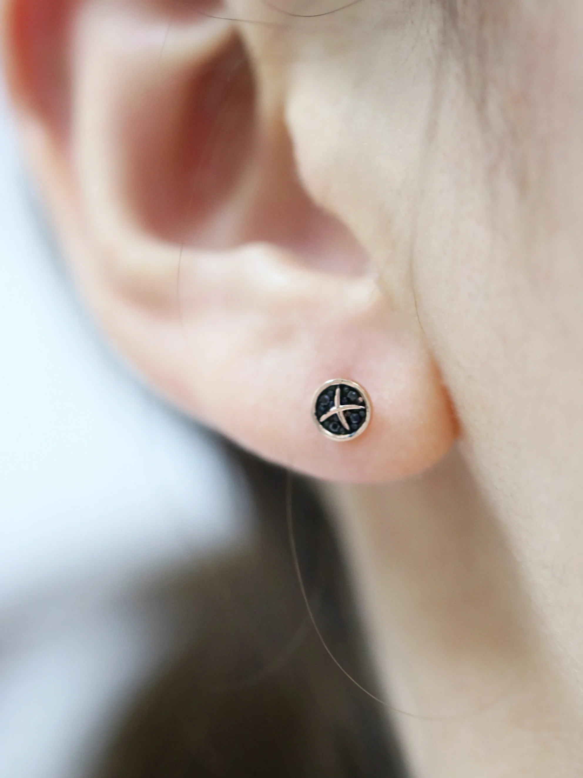 14K Gold Black Round Cartilage Earring 18G16G - Image 10