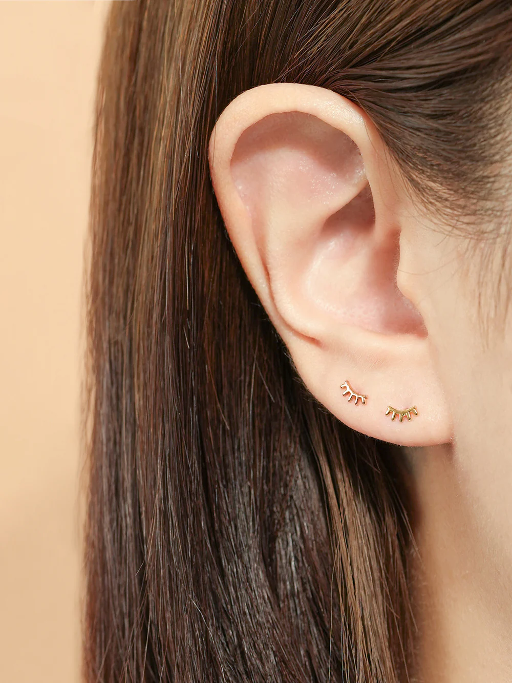 14K Gold Blink Eyelash Cartilage Earring 20G - Image 2