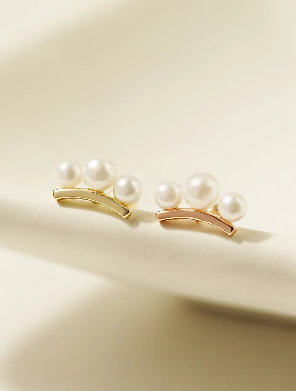 14K Gold Bloom Pearl Cartilage Earring 20G - Image 3