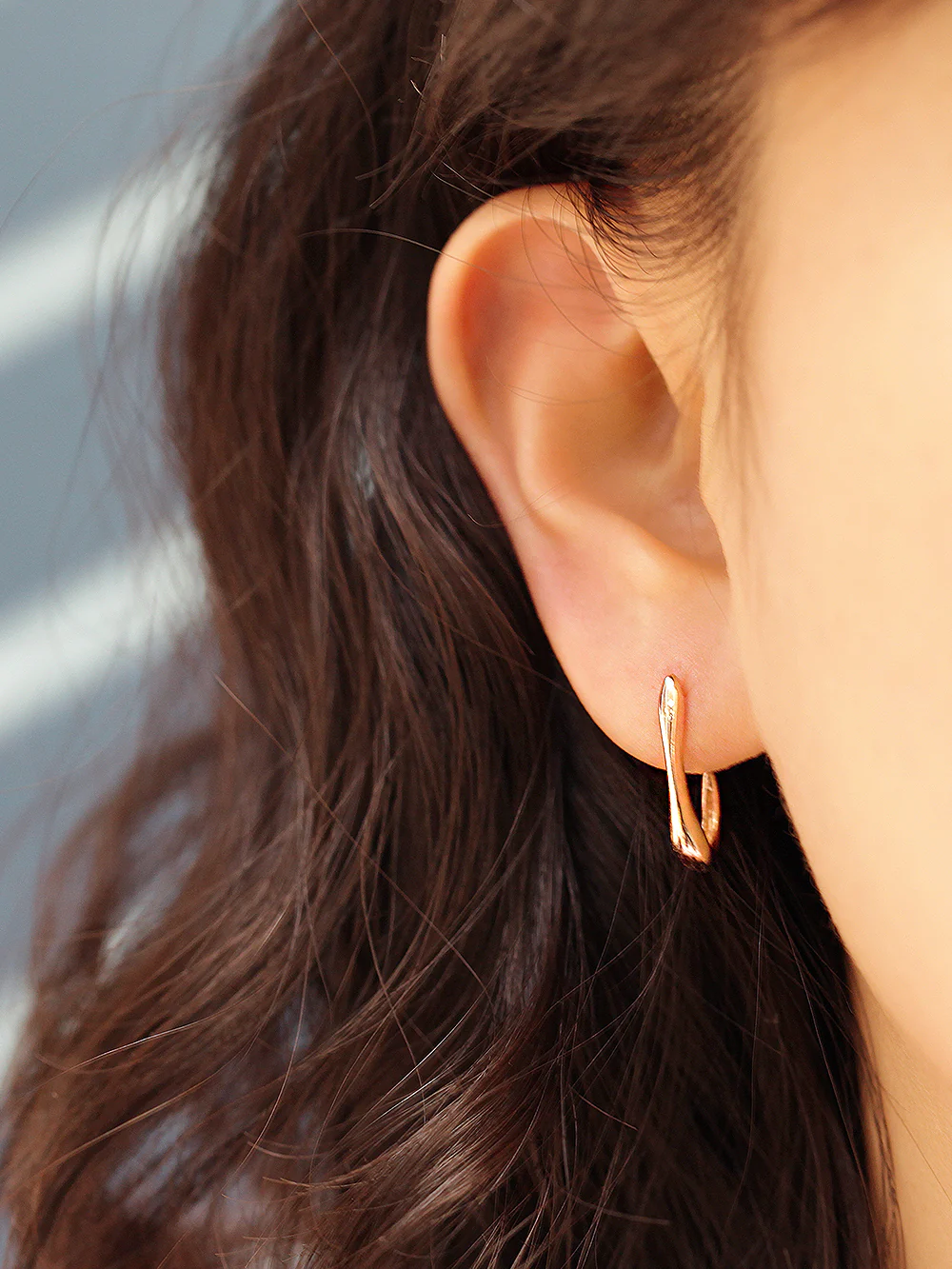 14K Gold Bold Line Cartilage Earring 20G18G - Image 3