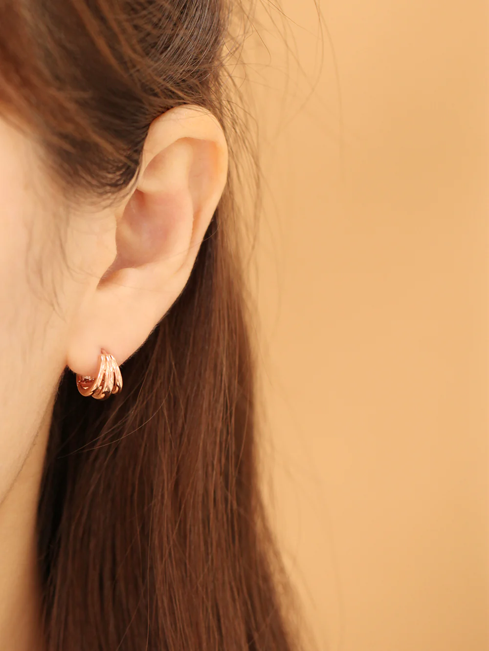 14K Gold Bold Triple Lines Hoop Earring - Image 2
