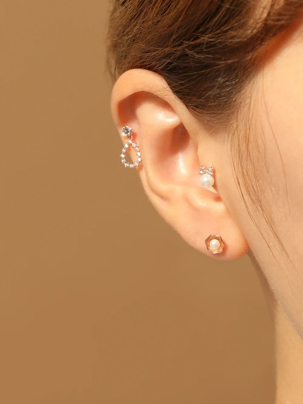14K Gold Bow Tie Pearl Cartilage Earring 20G - Image 4